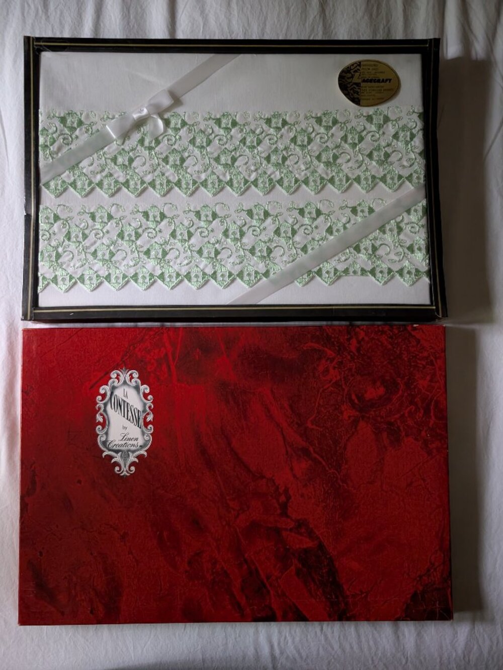 Vintage La Contesse by Linen Creations pillow cases in original box